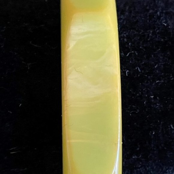 Bakelite Lime Green Hexagonal Bangle Bracelet Hints of Yellow Marbling 1/2 inch - Picture 4 of 10